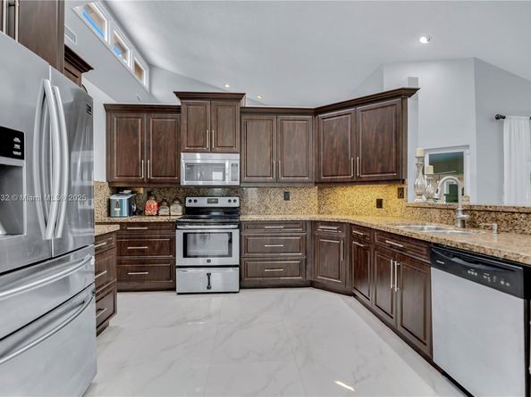 663 NW 107th Ln, Coral Springs FL 33071