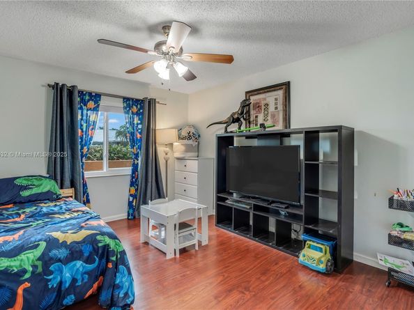 663 NW 107th Ln, Coral Springs FL 33071