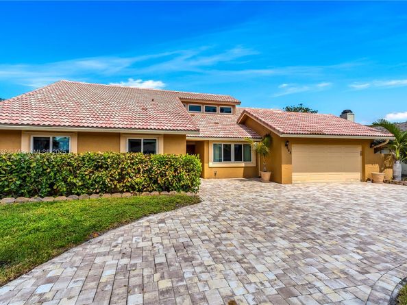 663 NW 107th Ln, Coral Springs FL 33071