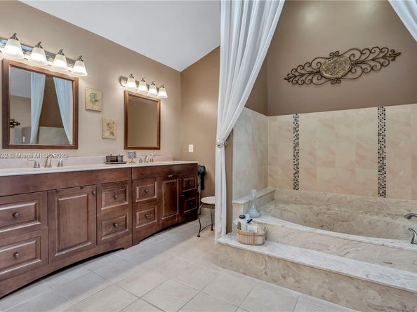 663 NW 107th Ln, Coral Springs FL 33071