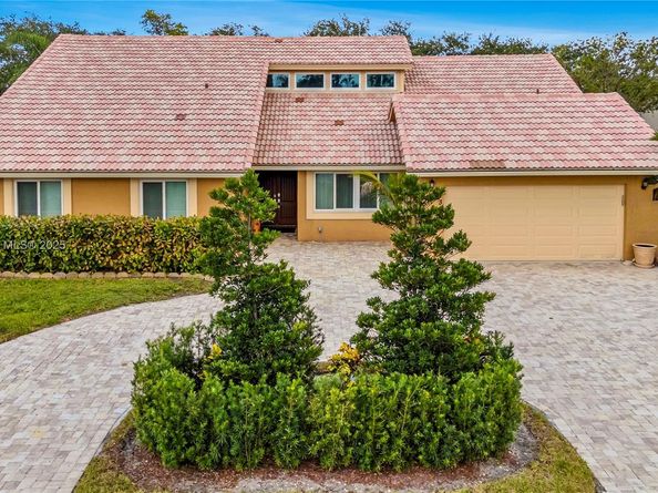 663 NW 107th Ln, Coral Springs FL 33071
