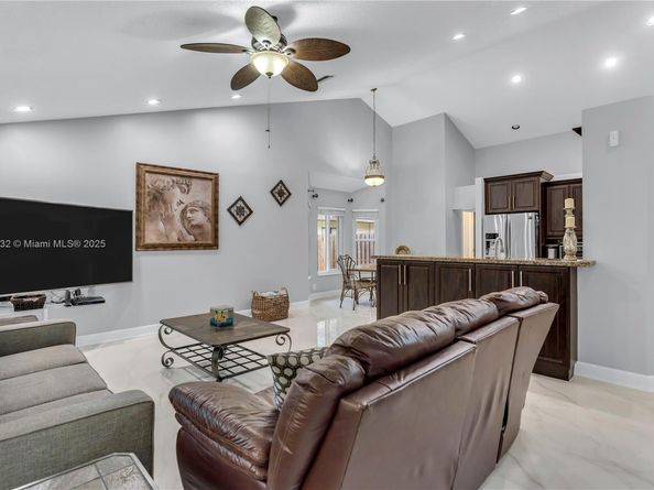 663 NW 107th Ln, Coral Springs FL 33071