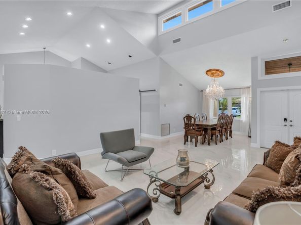 663 NW 107th Ln, Coral Springs FL 33071