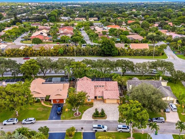 663 NW 107th Ln, Coral Springs FL 33071