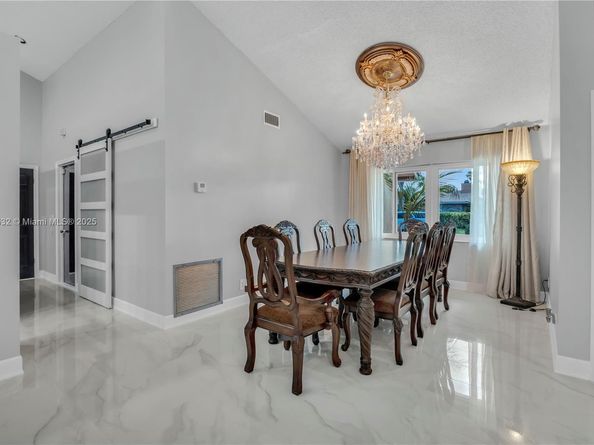 663 NW 107th Ln, Coral Springs FL 33071