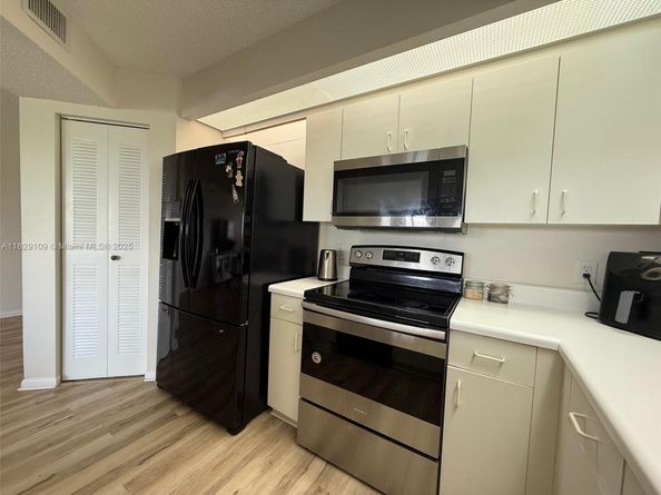 1400 SW 137th Ave 411F, Pembroke Pines FL 33027