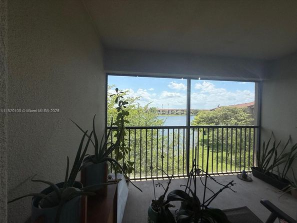 1400 SW 137th Ave 411F, Pembroke Pines FL 33027