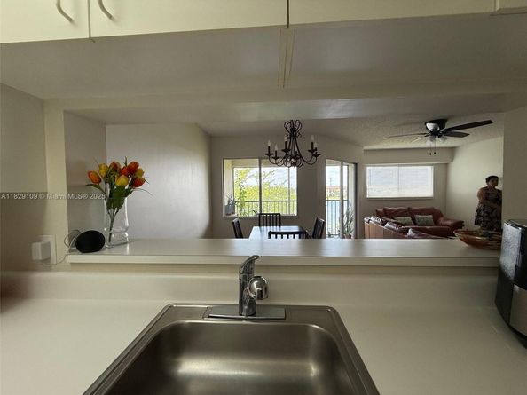 1400 SW 137th Ave 411F, Pembroke Pines FL 33027