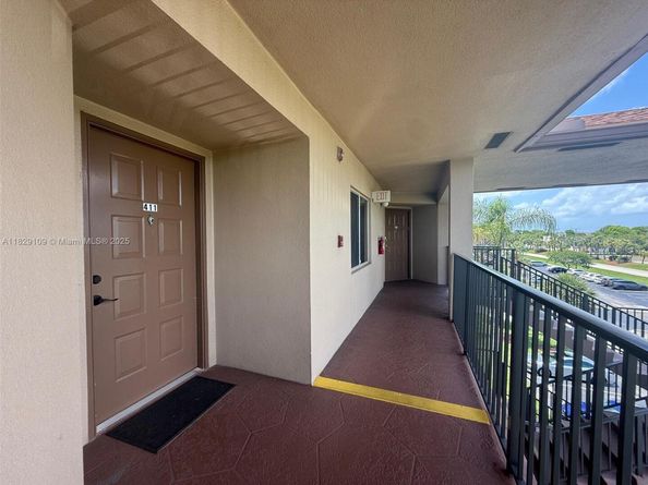 1400 SW 137th Ave 411F, Pembroke Pines FL 33027