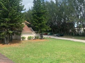 300 Nottingham Cir J, Green Acres FL 33463