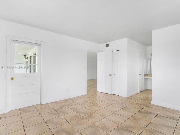 2500 SW 81st Ave 402, Davie FL 33324