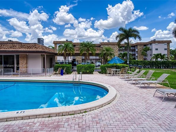 2500 SW 81st Ave 402, Davie FL 33324