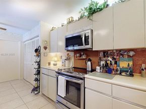 10001 NW 52nd Ter, Doral FL 33178