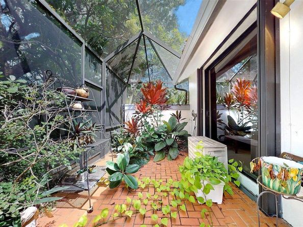 10001 NW 52nd Ter, Doral FL 33178