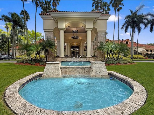 10001 NW 52nd Ter, Doral FL 33178