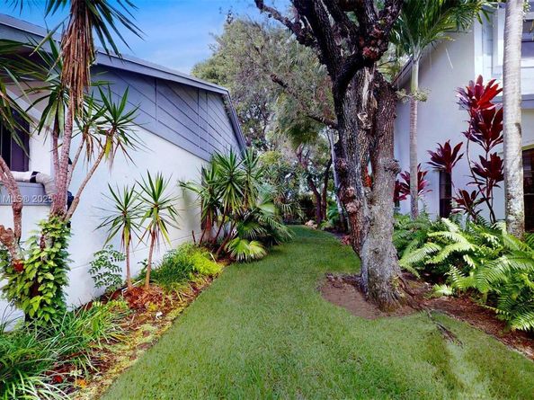 10001 NW 52nd Ter, Doral FL 33178