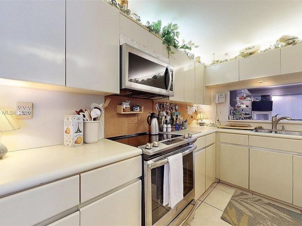 10001 NW 52nd Ter, Doral FL 33178