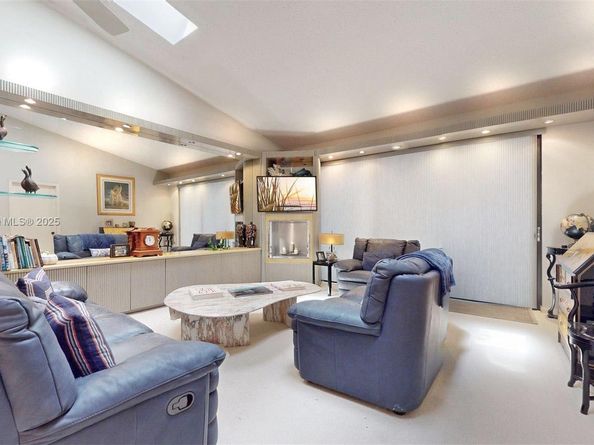 10001 NW 52nd Ter, Doral FL 33178