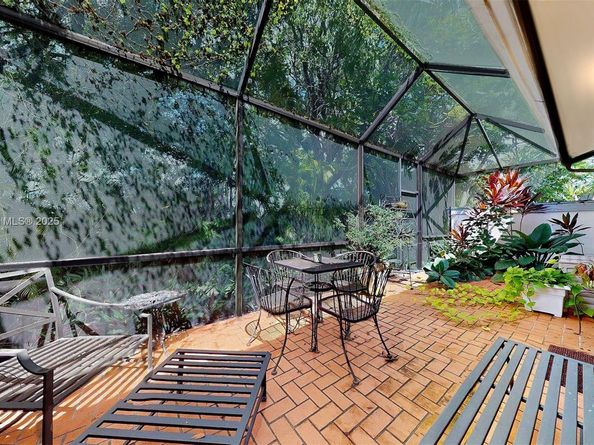 10001 NW 52nd Ter, Doral FL 33178