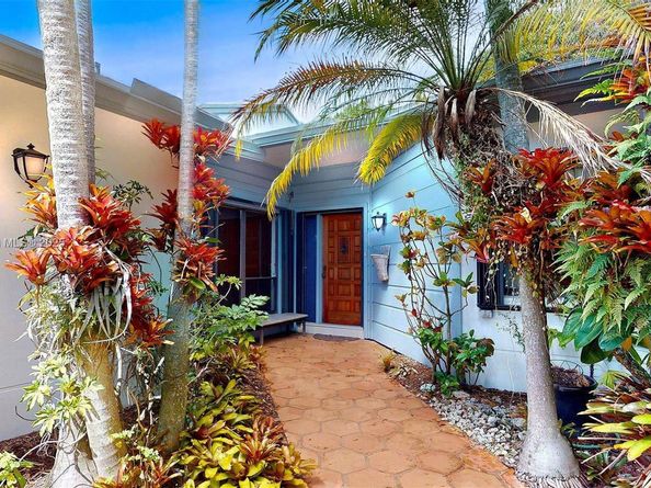 10001 NW 52nd Ter, Doral FL 33178