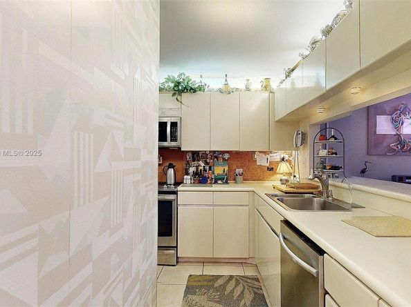 10001 NW 52nd Ter, Doral FL 33178