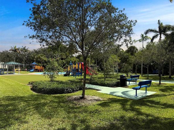 10001 NW 52nd Ter, Doral FL 33178