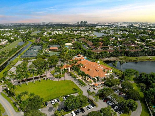 10001 NW 52nd Ter, Doral FL 33178
