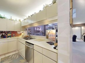 10001 NW 52nd Ter, Doral FL 33178