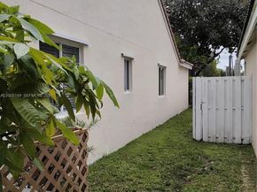 519 Talavera Rd, Weston FL 33326