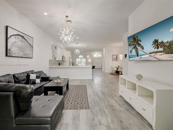 1490 SW 159th Ave, Pembroke Pines FL 33027