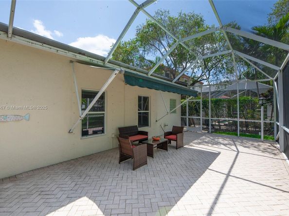 1490 SW 159th Ave, Pembroke Pines FL 33027
