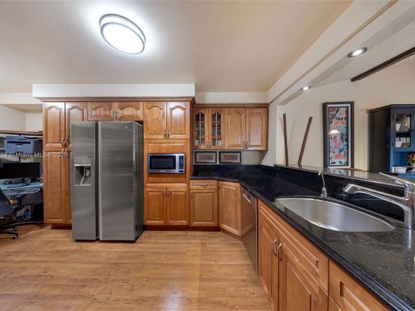 16175 Laurel Dr 27, Weston FL 33326