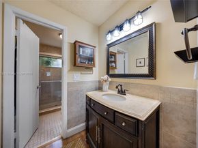 16175 Laurel Dr 27, Weston FL 33326