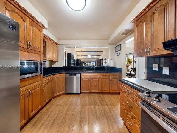 16175 Laurel Dr 27, Weston FL 33326