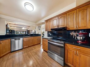 16175 Laurel Dr 27, Weston FL 33326