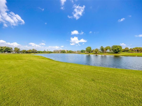 16175 Laurel Dr 27, Weston FL 33326