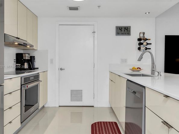 9055 SW 73rd Ct 1205, Miami FL 33156