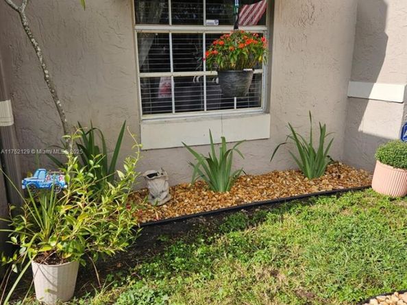 12371 SW 52nd St, Cooper City FL 33330