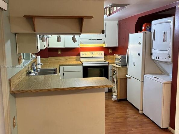 12371 SW 52nd St, Cooper City FL 33330