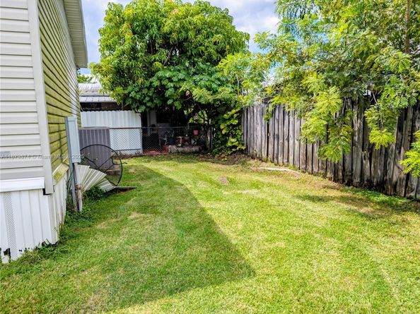 21651 NW 3rd St, Pembroke Pines FL 33029