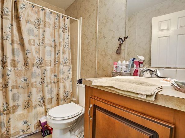 21651 NW 3rd St, Pembroke Pines FL 33029