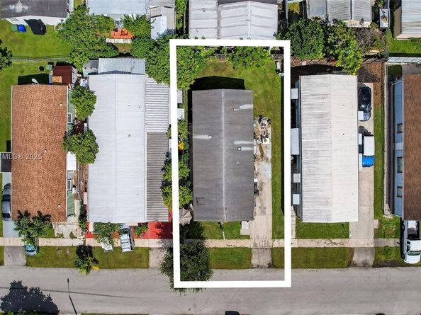 21651 NW 3rd St, Pembroke Pines FL 33029