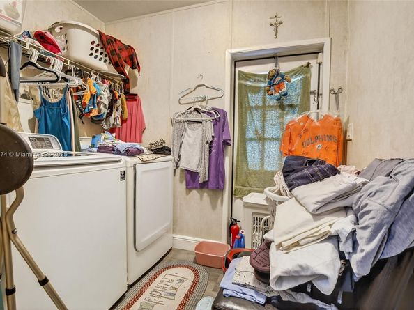 21651 NW 3rd St, Pembroke Pines FL 33029