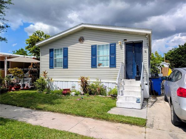 21651 NW 3rd St, Pembroke Pines FL 33029