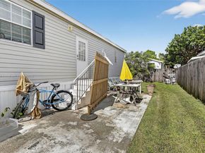 21651 NW 3rd St, Pembroke Pines FL 33029