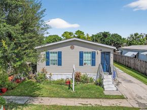21651 NW 3rd St, Pembroke Pines FL 33029