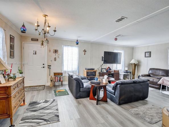 21651 NW 3rd St, Pembroke Pines FL 33029