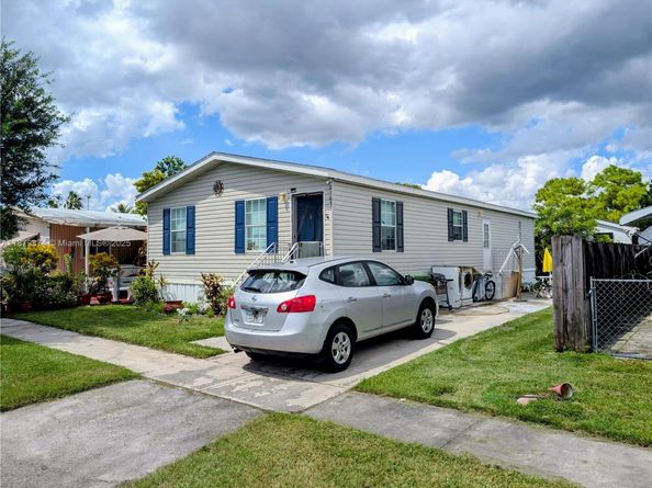 21651 NW 3rd St, Pembroke Pines FL 33029