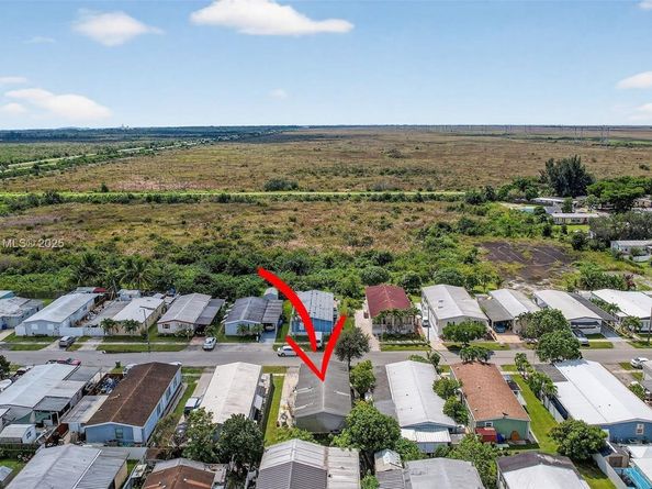 21651 NW 3rd St, Pembroke Pines FL 33029