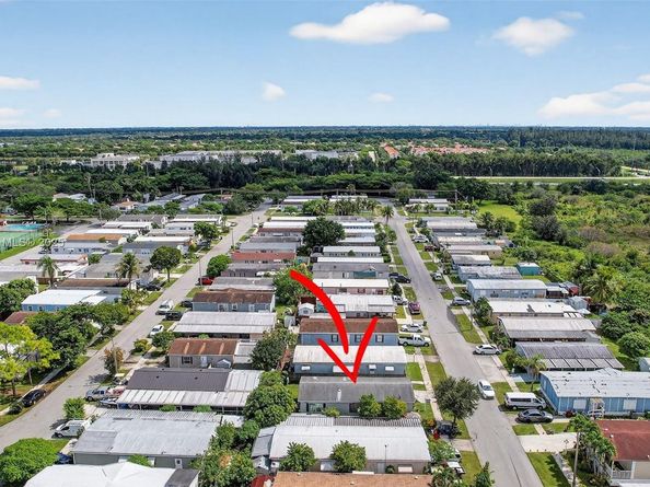 21651 NW 3rd St, Pembroke Pines FL 33029